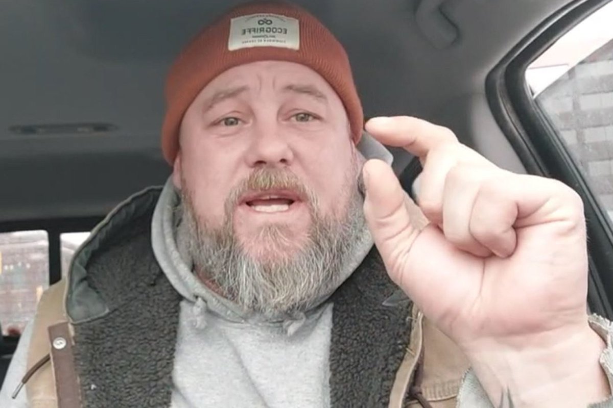 I'm a 45 year old white supremacist &amp; holocaust denier. I spent 6 months in a jail cell honking my own horn because of my unacceptable views. 

According to Trudeau and the rest of Canada, my PP is this big and needs to be dealt with. #TrudeauMustGo