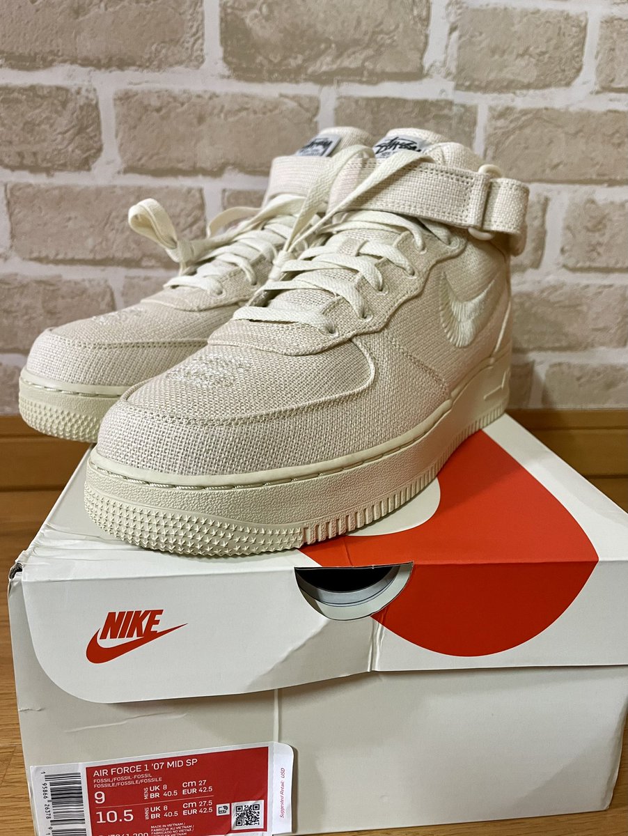 104__toshi's tweet photo. シルバーウィークだしプレゼント企画やります🔥

Stussy x Nike Air Force 1 Mid Fossil Stone DJ7841-200 US9 27.0cm

箱にダメージありますが新品未使用品です！

参加方法
① @104__toshi をフォロー
②このツイートをリツイート

締切：9/19 24時

※Lineの匿名配送を使用します
#プレゼント企画 https://t.co/u3p2q6UTLa