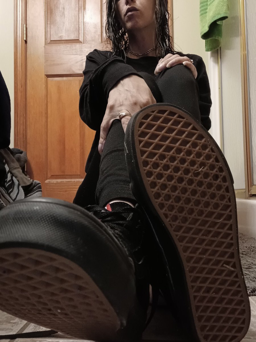 SStanasek's tweet photo. Lick my vans clean. Your favorite big footed babe. Size 9 1/2.

Dm for feet pics.  I'm at work and I'd love some one to spoil me. 
 Also https://t.co/ZPPTp2Rgqh  

For more. https://t.co/bB2mHj9OS5