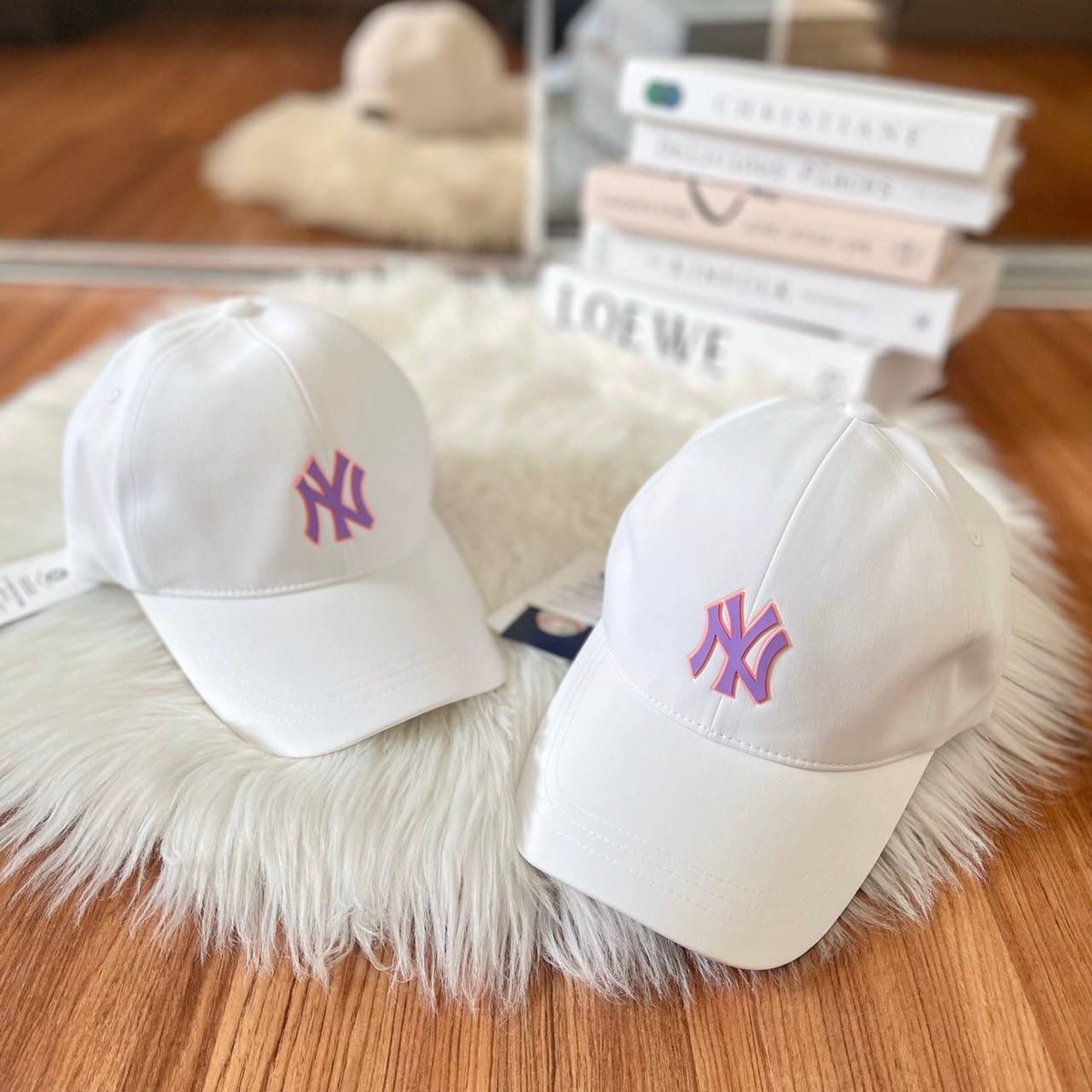 preforg7's tweet photo. หมวก MLB Athleisure unstructured Ball Cap หมวก logo NY โลโก้ซิลิโคน ตัวหมวกเป็นผ้านิ่ม ยืดได้ ใส่แล้วเย็น ระบายอากาศ
Free size ด้านหลังหมวกมีสายปรับขนาดได้
ขาว NY ม่วง 🤍💜
💶 Price: 1,750฿ รวมส่ง
#หมวกmlb #mlbcap #YinWarOppainKorea #ไม่ต้องมีวีไอพีก็ได้นะ #SHUTDOWNBLACKPINK https://t.co/rRvyCXn7sX