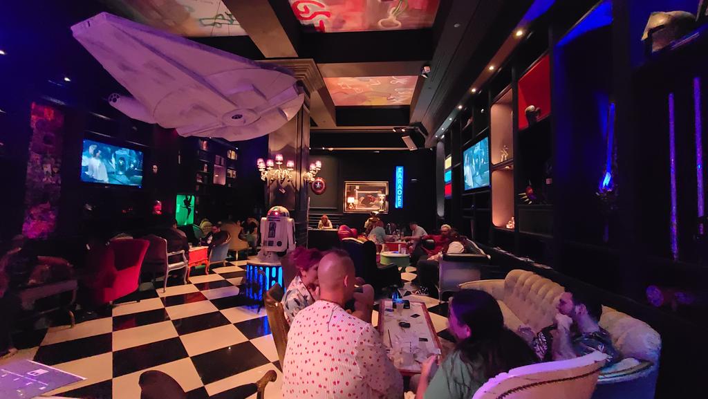 CoHPhasor's tweet photo. @BonnieBellG is about to blow the roof off of #MilleniumFandomBar in #LasVegas!
If you're attending @AmazingComicCon in Vegas, dont miss it!
#AmazingComicCon https://t.co/ZwKoiSGCVm