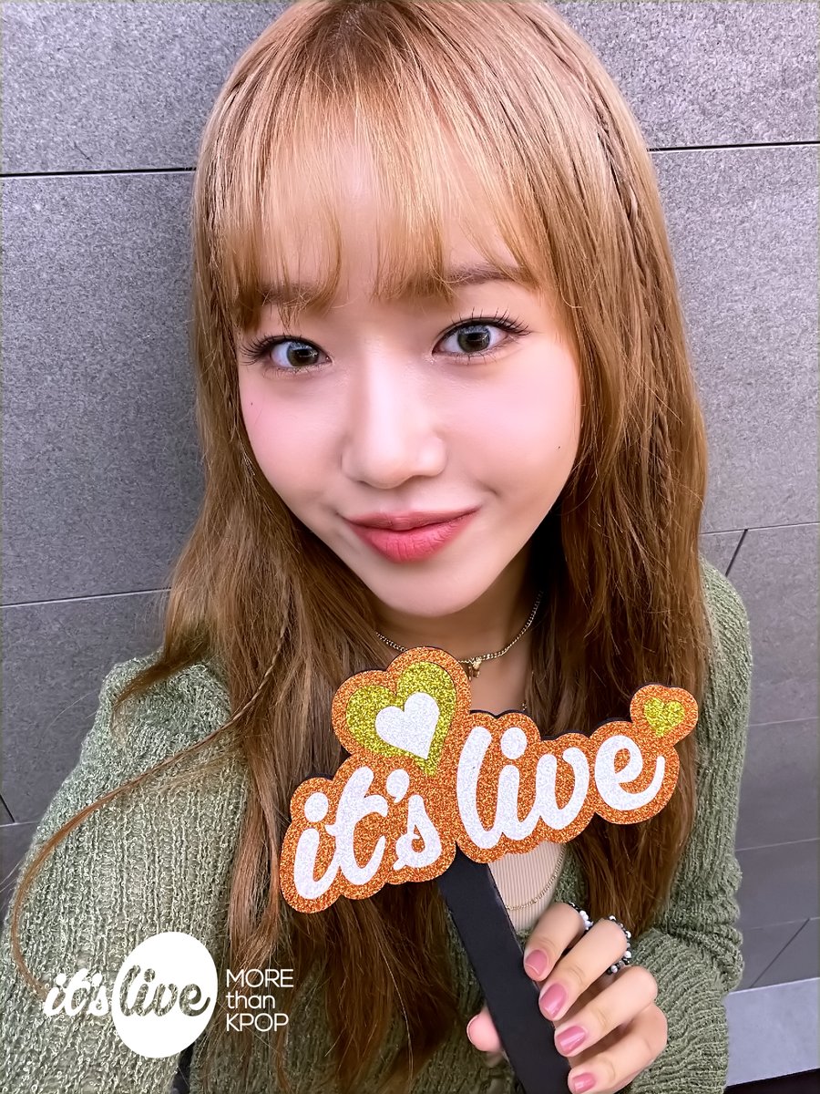 itsLIVEofficial's tweet photo. #최유정 의 #잇츠라이브 가 잠시 후 5시에 시작됩니다!📸
유튜브 it's Live 채널에서 최초공개로 만나보세요!
‘#Sunflower’ 밴드 라이브 보면서 실시간 채팅 같이 달려요🌻
 
#CHOIYOOJUNG - #Sunflower_PEL (Band Ver.)
Premieres on Youtube 'it's Live' Channel at 5PM KST TODAY! https://t.co/xiObK7QN0e