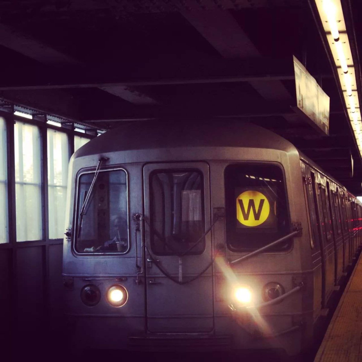 prudencedibene2's tweet photo. My favorite thing about NYC is the Subway. #commute #astoria #nyc #queens #queensbroplaza #subway #mta #summer #summervibes #train #Wtrain #mtaphotography #mtasubway #mtaphoto #morning #canonrebelt7 #canonphotography #canon #digitalphotography #transportation #travel @MTA https://t.co/kt6ZSiWabj