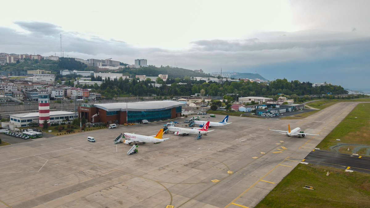 Trabzon Havalimanı’mızda ağustosta;
 
👥: 516.150 yolcu,
✈️: 3.565 uçak,
📦: 7.661 ton yük trafiği gerçekleşti.
 
2022’nin ilk 8 ayında;
👥: 2.238.074 yolcuya hizmet verildi.
✈️: 16.357 uçak,
📦: 26.374 ton yük trafiği gerçekleşti.
 
#DHMİ Çalışıyor, Türkiye Uçuyor!