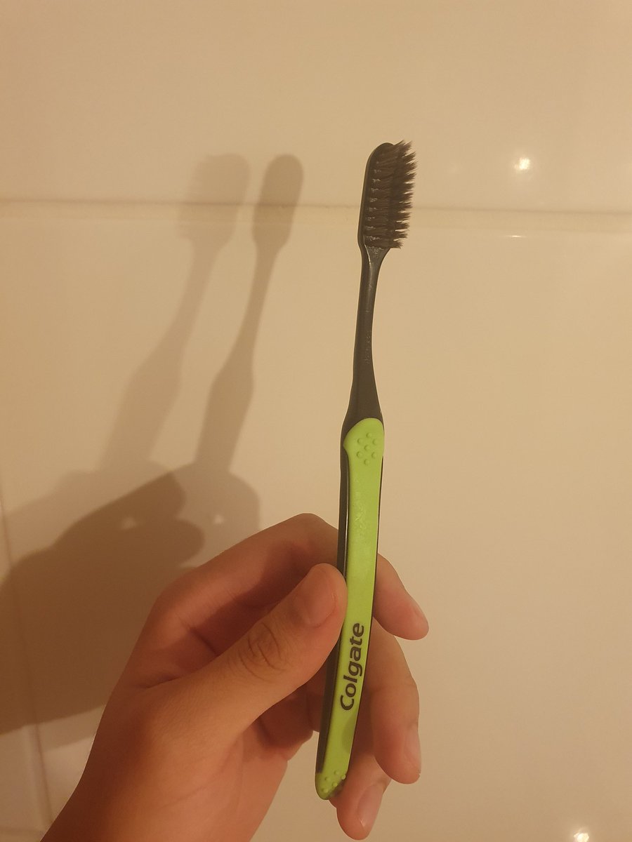 patatilt's tweet photo. @Eupiorrr Paguei 17 conto nessa aqui, melhor escova q ja usei na vida muito boa https://t.co/aUYtYD6a8C