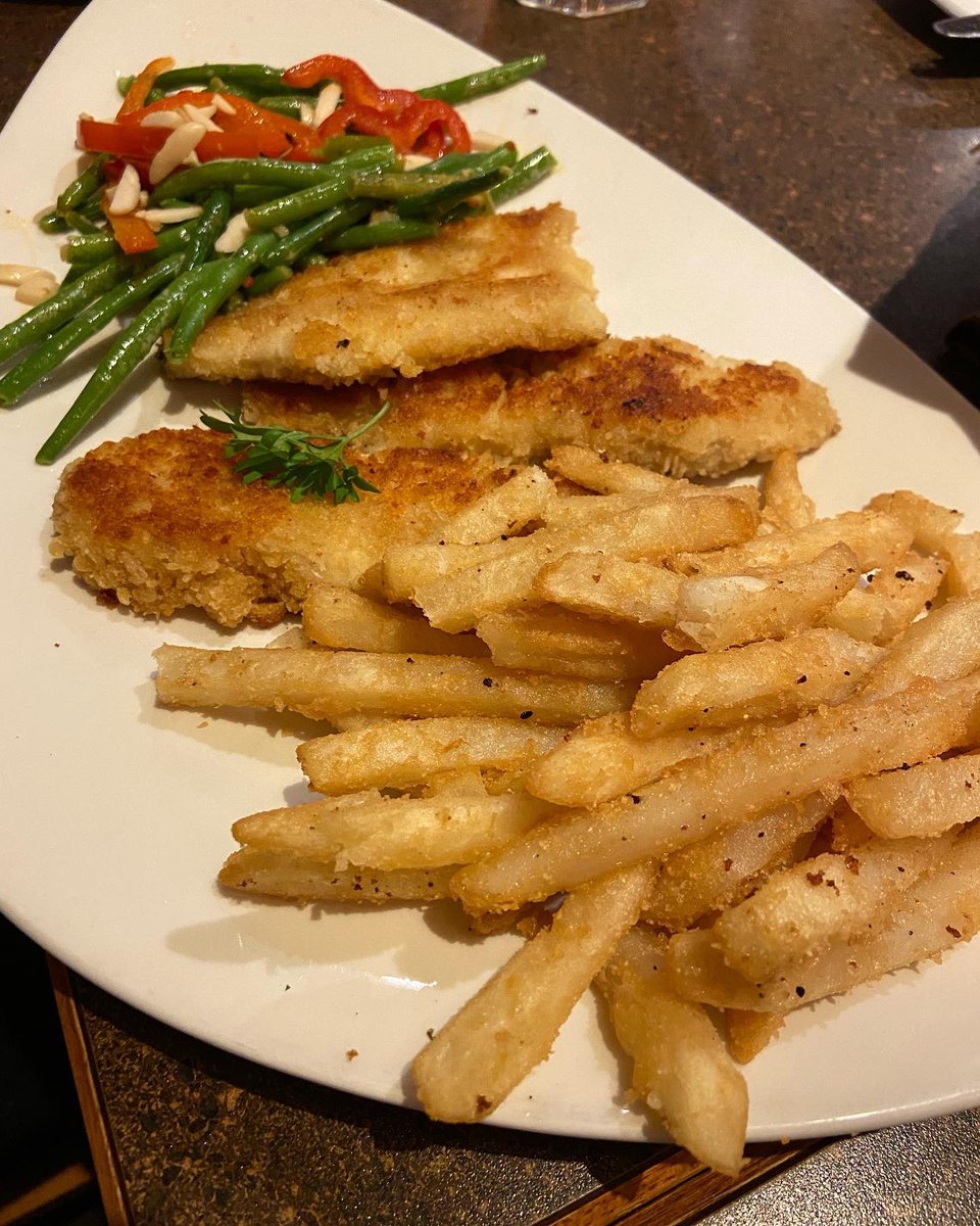YumYumWpg's tweet photo. Dined with family visiting from Alberta tonight @DaSilverHeights Delish food &amp; great service! “Miami MB Sunrise”🍹, Loaded Baked Potato Soup,Salt&amp;Vinegar Crusted Pickerel &amp; Chips &amp; Veggies. SO good! #yumyumwpg #silverheightsrestaurant #supportlocal 1/2 https://t.co/RDsKcBBKQk