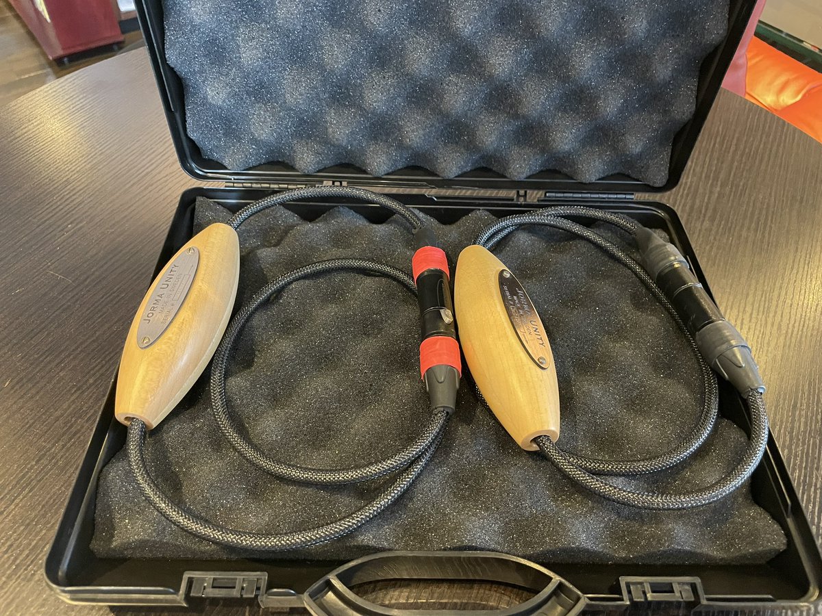 maxaudio_tw's tweet photo. 中古アクセサリー入荷情報!!
JORMA DESIGN UNITY XLR 1m
定価495.000円ペアの中古が入荷しました!詳しくはマックスオーディオ小倉本店大場まで。
#マックスオーディオ
#maxaudio
#ヨルマデザイン
#JORMADESIGN
#XLRケーブル https://t.co/sjVrwiyR2m