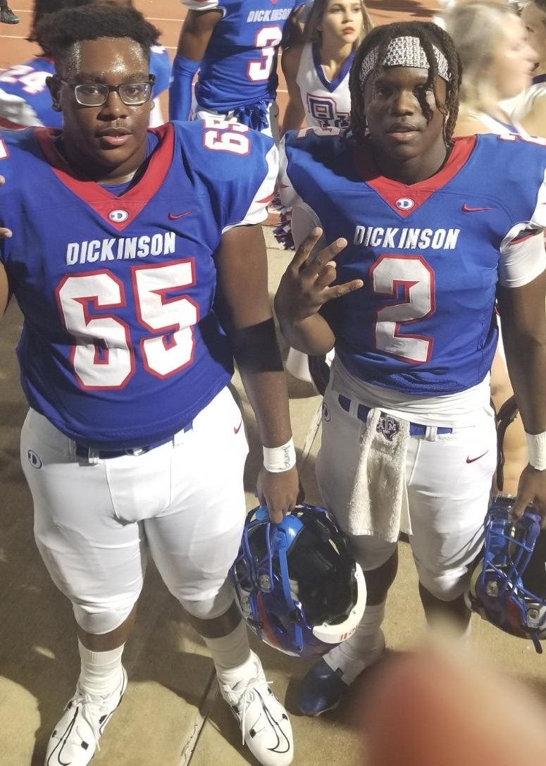 Gavin202465's tweet photo. Been playing together since 6yrs old and been trying to get it out the mud seen day one. 🔒in.💪🏾🏈 #CoogstoGators @johnsolo102 https://t.co/JeftmSKK5Q
