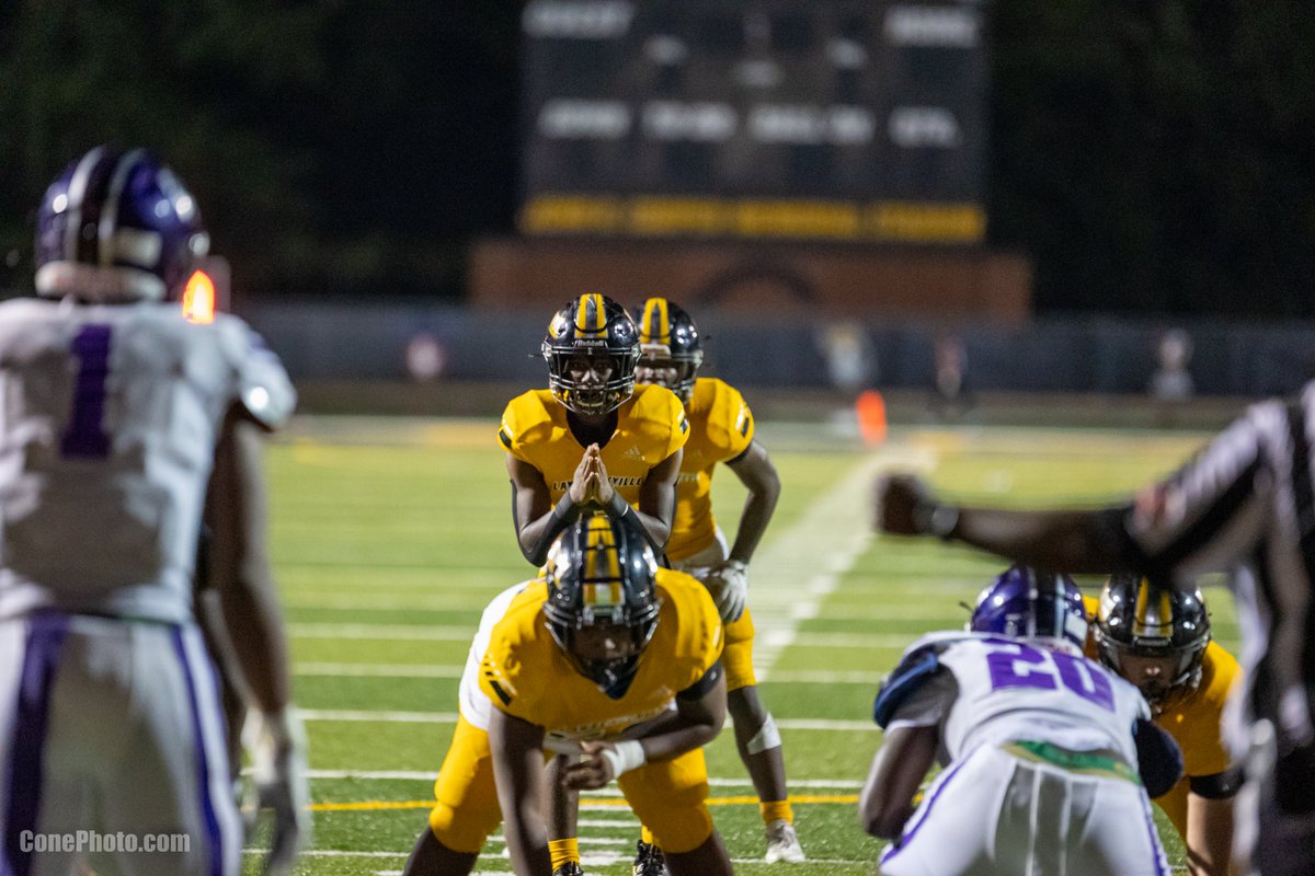 Here's <a href="/CunninghamMakhi/">Makhi Cunningham</a> looking right at me saying, one more play, and it's time to ring the bell! #overtime
<a href="/BlackKnight_FB/">Central Gwinnett FB</a> <a href="/CoachHarold73/">Larry Harold, Jr.</a>