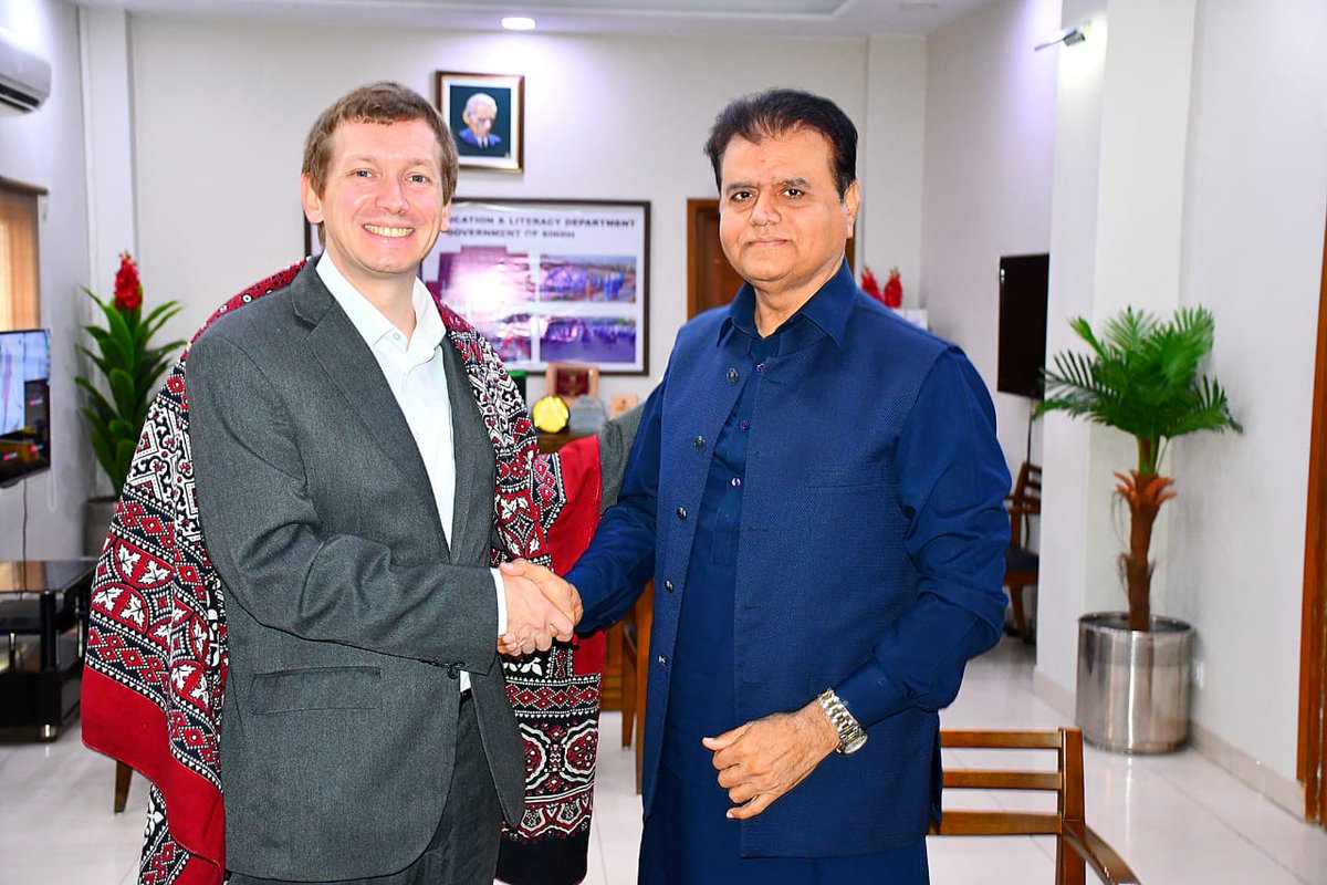 SELD_Sindh's tweet photo. Mr Ghulam Akbar Laghari Secretary School Education &amp; Literacy Department, chaired a Meeting with Master Trainer by the British Council for training in Education Department. An initial training program, done by the British Council. 
Mr Michel briefed Secretary SE&amp;LD @AkbarLaghari5 https://t.co/kdznP6hh6P