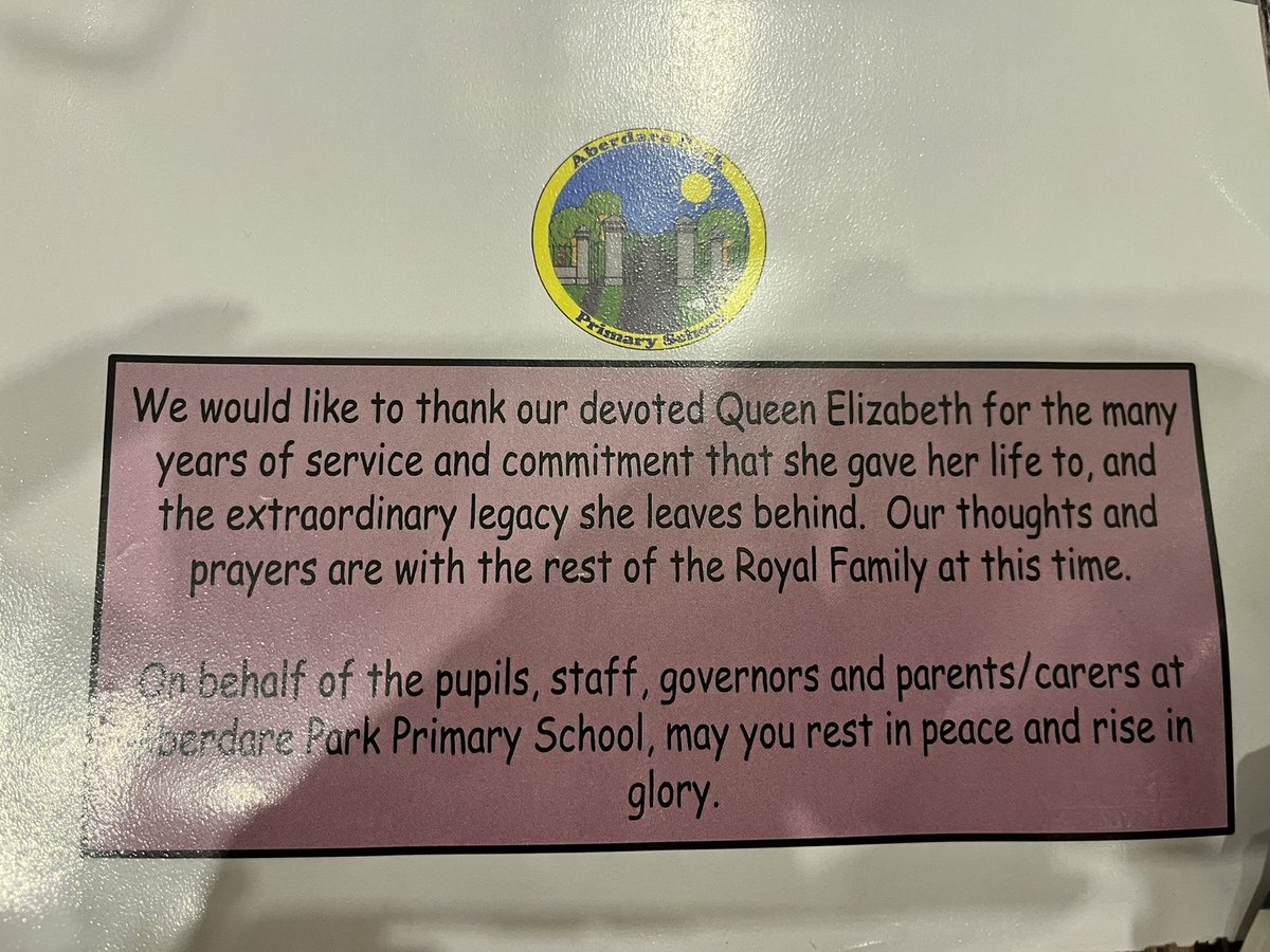 Mrs Wilcox is already up and on her way to London to pay her respects to HRH Queen Elizabeth, on behalf of our whole school learning community 💐