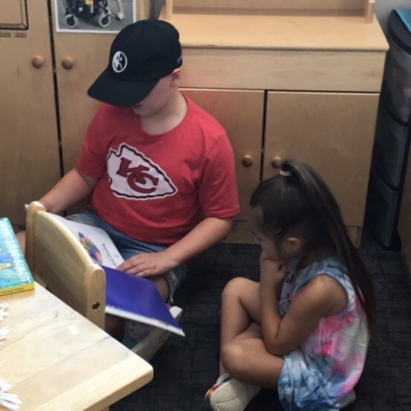 ClemensClass's tweet photo. Pre-k was so excited to meet their class buddies this week!  What a joy to see all the smiles as they shared books and exchanged handmade cards.  Thanks for partnering with us BH 4th grade! @Ms_Hillman_ @BHKnights512 https://t.co/Q3Bba9fnat