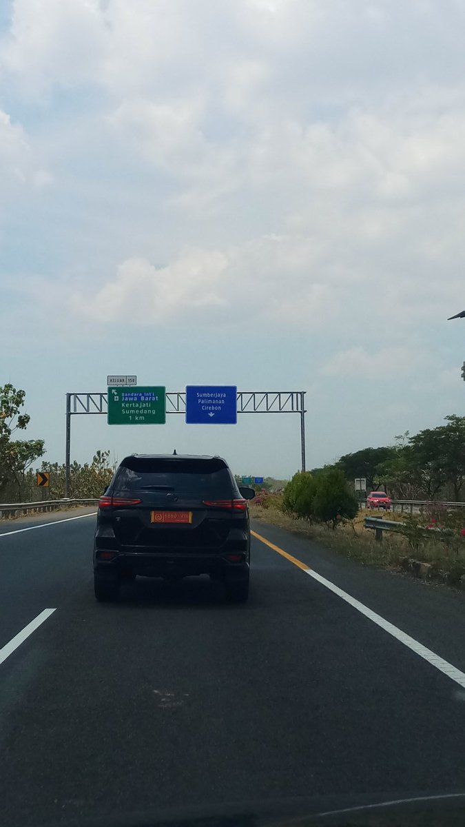 Sumantoa1's tweet photo. @RadioElshinta ,  Toll Cipali arah ke Jawa Tengah lancar, hanya ada perbaikan jalan di KM 74, 75.300 dan KM 79. Dua arah lancar, cuaca cerah sekali. Kecepatan rata rata 100 KM. https://t.co/vCOpoxrChE