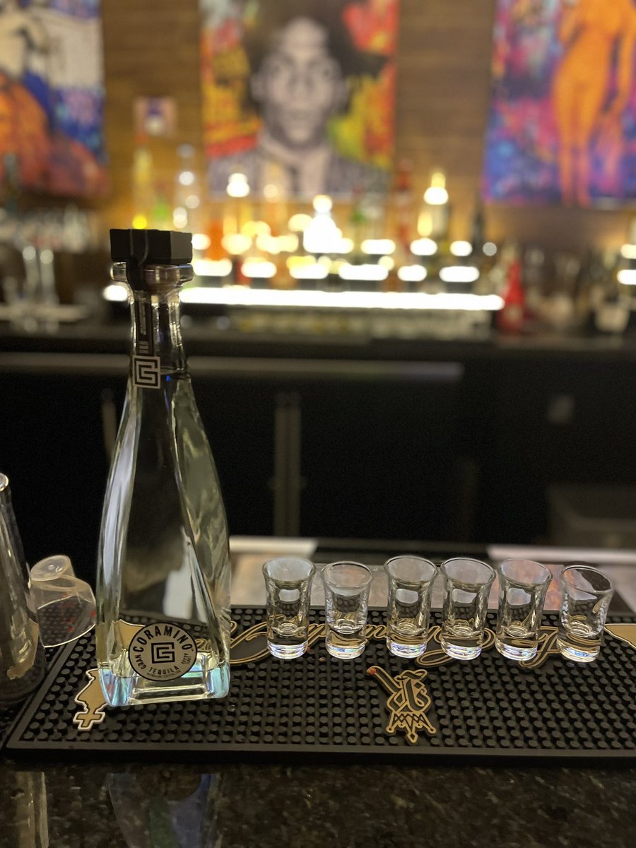 lishazai's tweet photo. @KevinHart4real @rosebartampa 
#BirthdayShenanigans #BirthdayFun #Tampa #RoseBar #KevinHart #Tequila #GoodTimes #LadiesNightOut #MamasNightOut #GoodTimes #MakingMemories #MakingTheMostOfIt #CantTellUsNothing https://t.co/woMBzrzQjt