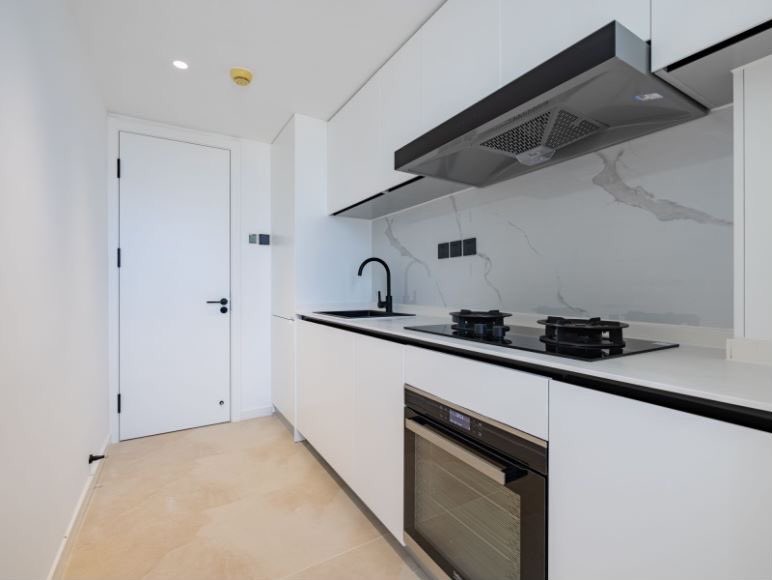 【For Rent-China Place Apartment (华贸公寓) 】Wonderful Apartment in CBD area with new decorations,
138sqm with 2bedrooms and 1bathroom, close to CBD &amp; SKP Beijing shopping mall. 5minutes by walk to Dawanglu   (大望路站)station for line1&amp;14.

welcome to move in and enjoy it🌹🌹🌹
