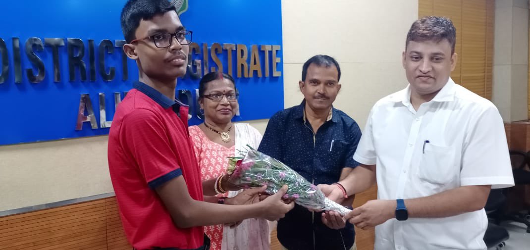 iSurendraMeena's tweet photo. Felicitation of NEET &amp; JEE toppers  by Alipurduar District Administration,  Congratulations to all &amp; best wish for their bright future💐💐👍👍 https://t.co/9IrM4LT763