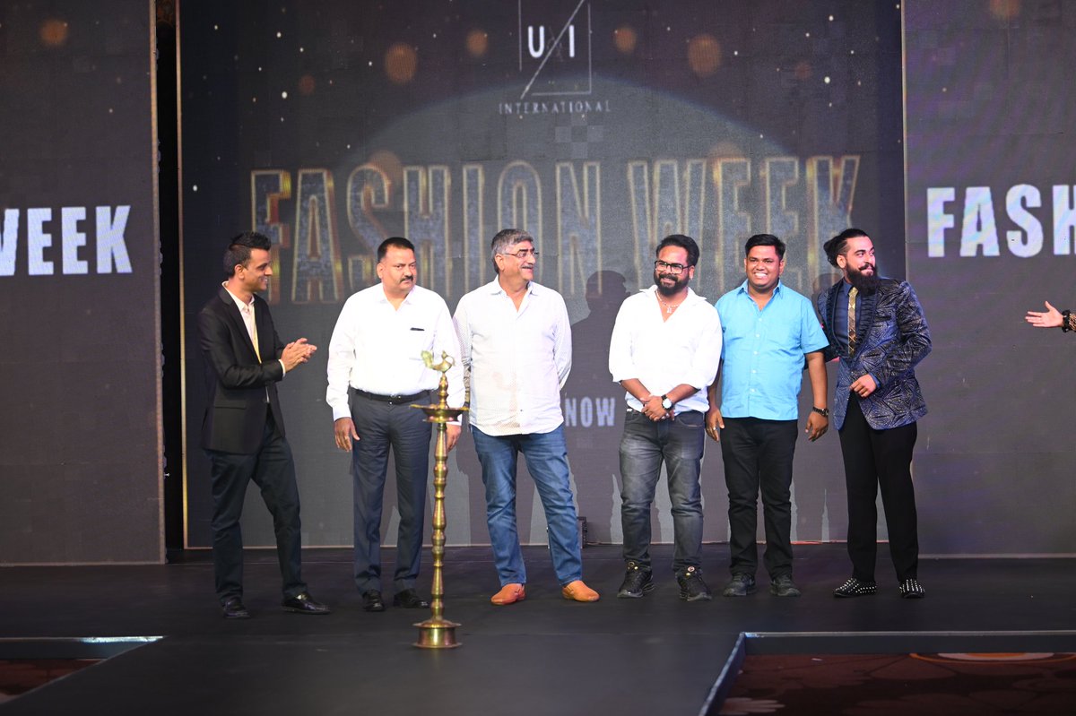 shwetankgreat1's tweet photo. #shwetankprakashchaturvedi as a Guest in @UandI_Inter
U&I International Fashion Tour Season5 Lucknow
#showmanagement - @SanskritiIEPH
#NarendraModi #India #Twitter #Bollywood #fashionweek https://t.co/sutqajd0lB