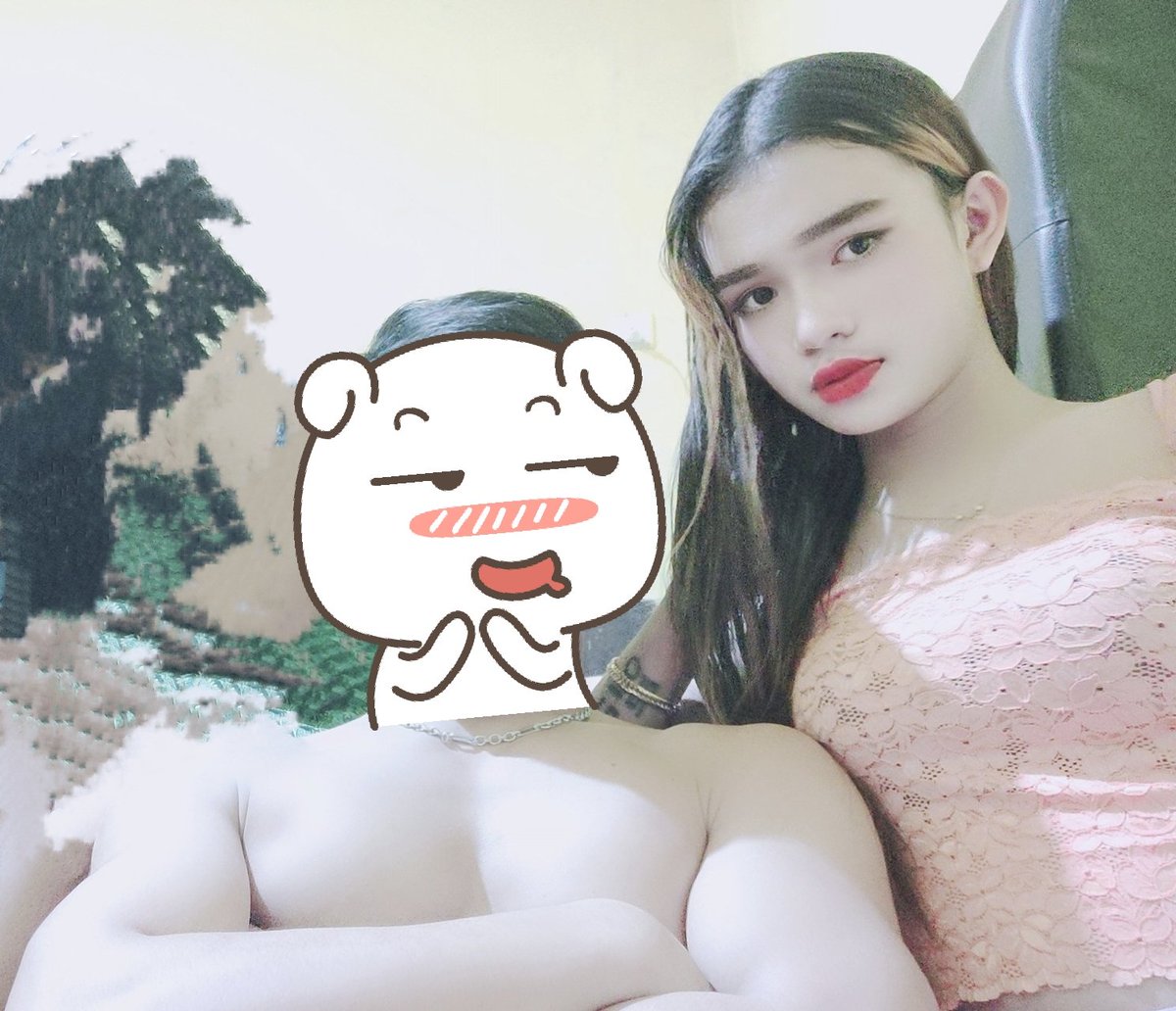 Teshikli pantiesdagi qizlarning fotosuratlari