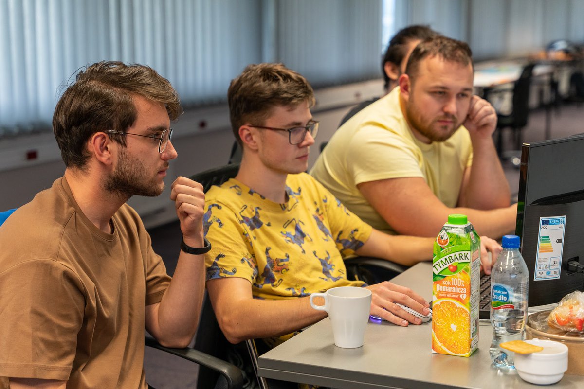 PoslinskiNet's tweet photo. Flashbacks from @bbdays4 #hackathon.
8 teams worked on 3 subjects:
- Support sustainable energy in the city
- Internationalization of technical schemas with AI
- Support for local events in the city
Congrats to the winners!
#programming #festival #bbdays4it #bielskobiala https://t.co/7FdVnpUbJU