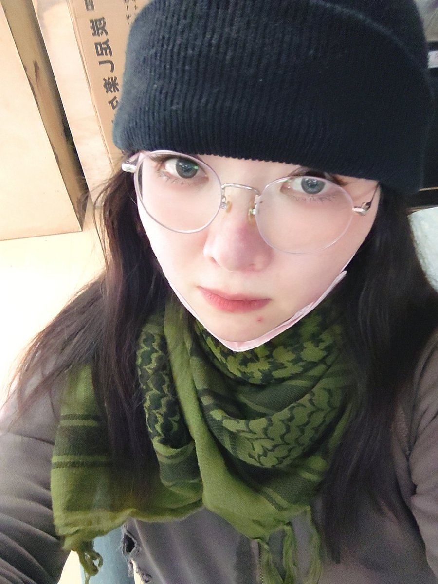 「バテて休み中(;'Д`)鼻の頭が赤いのはアトピー('・ω・`)口の下は今日の朝出」|うおぬまゆうのイラスト