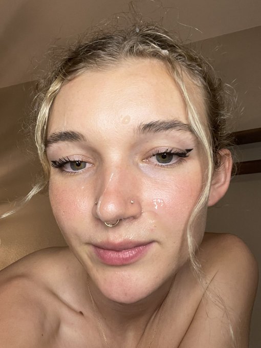 Tell me ima good girl 💖 https://t.co/NsPy4M85SP
