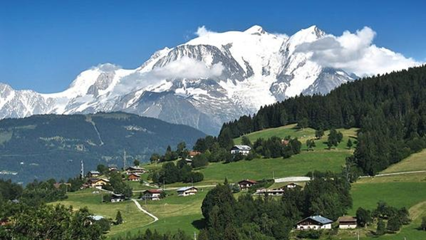 drmohamadalhdla's tweet photo. اشهر معالم مدينة #شـامونيـه #CHAMONIX شامو نكس الفرنسية شارع ميشيل كروز Michel Croz قريب من هذه المدينة مدينة #Cachat #ايفان المشهورة عندنا في السعودية بالمياه تبعد عن لوزان تقريبا 25 دقيقه وممكن الذهاب لها عن طريق الباص وممكن عمل زيارة من لوزان او مونترو لقرية زيرمات https://t.co/9SIkJ0N4RH