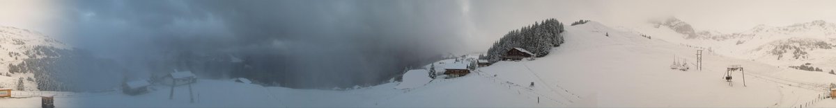 MeteoNewsAG's tweet photo. Erster #Schnee in den #Bergen bis lokal unter 1500 m! Als Beispiele die roundshots von gestern und heute vom #Weissenboden im Kanton Uri auf 1750 m und vom #Gumen/#Braunwald auf 1950 m. Ziemlich #winterlich... Bleibt der Schnee oder wird es milder ➡️ https://t.co/2lv0pkyvq7 (rp) https://t.co/80JlEnlCmv