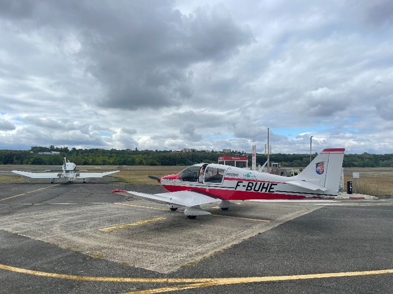 RallyeToulouse's tweet photo. Enfin réunis sur le même tarmac! - Les participants du Rallye Toulouse St Louis 2022 ont rejoint Toulouse Lasbordes, les festivités peuvent commencer :) https://t.co/WhXmt3kPw8 #FASEJ #RallyeTSL #ADVBE #AIRMILLION https://t.co/EJv7QoAINu