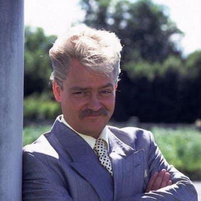 80 today. Happy Birthday to TV presenter Des Lynam 