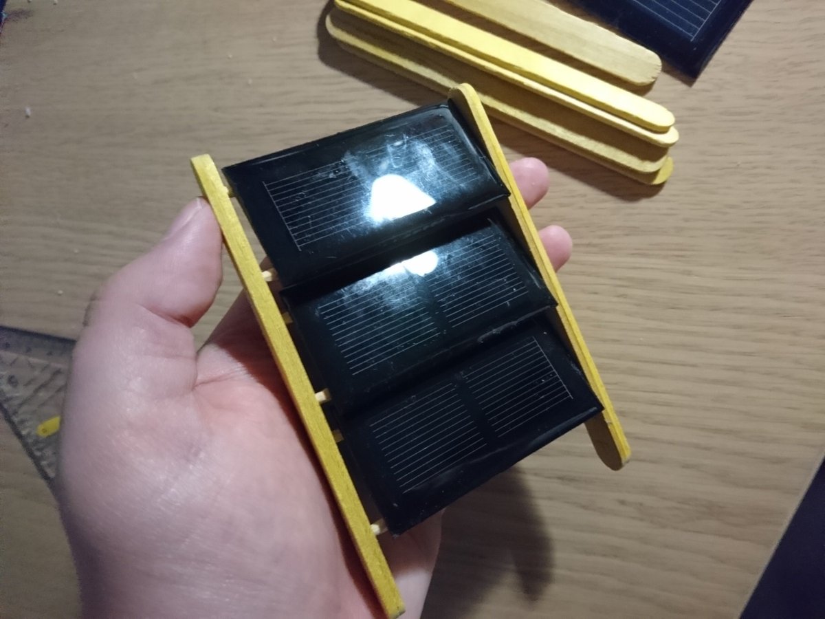 BettyCraftsGer's tweet photo. Aight I'm doing it... I'm doing it!!!
Solar module for my bobcat tank π
This is sturdier than it looks & it doesnt even have to be π#ProjectBobcat https://t.co/wXKYKsuaEN