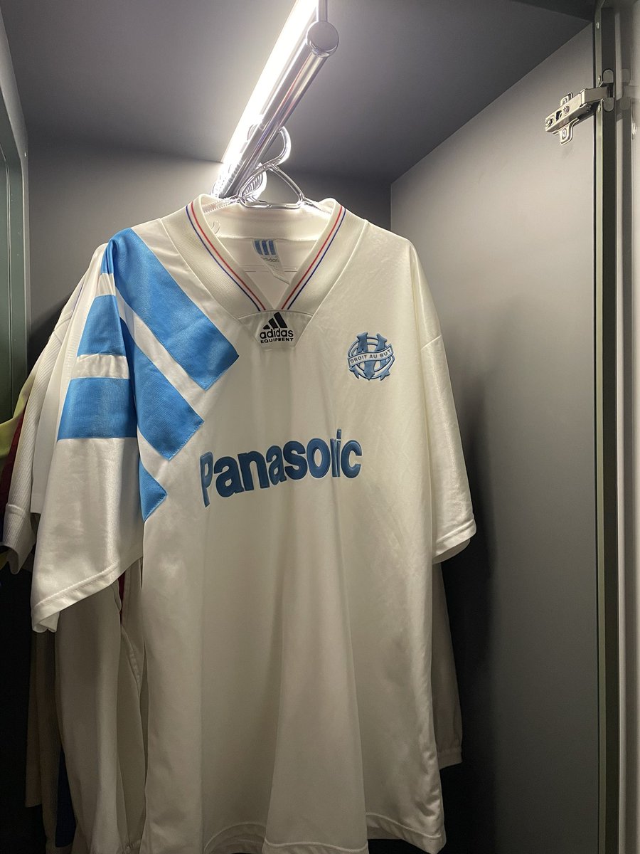 AlanMarch1981's tweet photo. Start your weekend the right way.
Start it the Marseille way!

#OM #Marseille 1992/93 Home
League &amp; Champions League winners. Angloma, Boli, Desailly, Boksic, Deschamps, Voller, Pele… 🔥 https://t.co/VW5qVmB700
