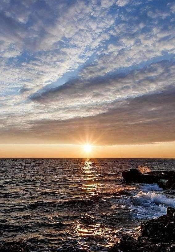 89charl9's tweet photo. Buongiorno🌞
Nella semplicità la bellezza di una terra
magnifica....la mia
#suddità
#terramia
#maresole https://t.co/E3UwsXUbo9