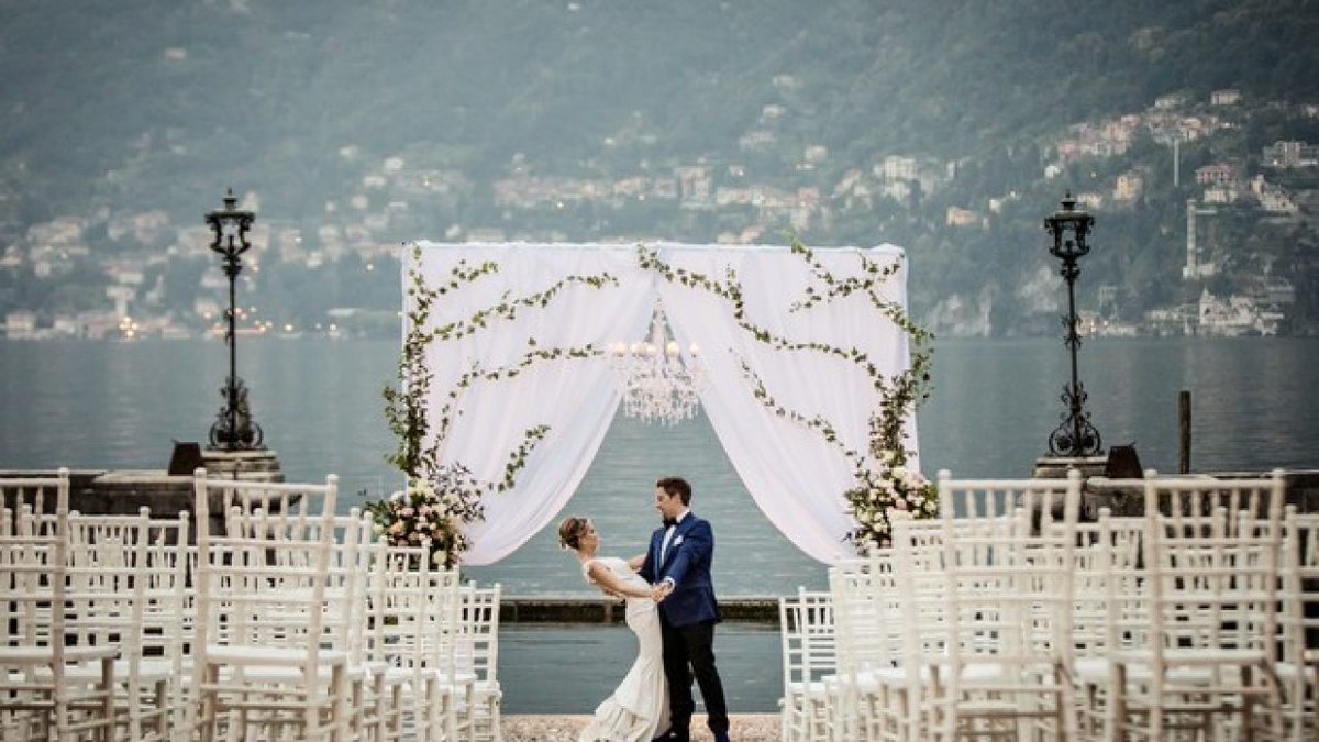 People believe that destination weddings are more fun than traditional ceremonies. Among the couples who have booked a destination wedding, 76% claim that the process is much less stressful and easier to enjoy.
Read the full blog here
wedinsync.com/2022/09/17/top……