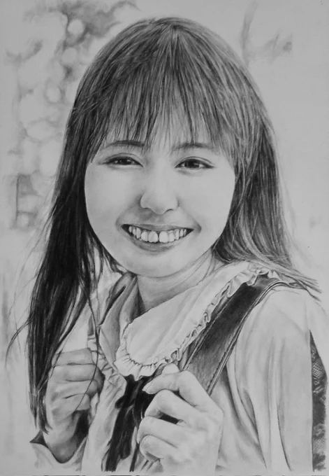 関西圏で被写体活動中のyuu✲*゜ちゃん()鉛筆画が完成しましたこの鉛筆画は地元で展示後、贈呈式という名のオフ会でお渡しする予定#鉛筆画 #似顔絵 #ポートレート#pencildrawing 