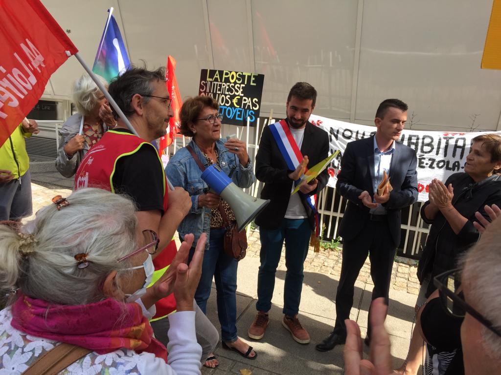 OrvaultPcf's tweet photo. @AndyKerbrat2022 @laCGT44 @solidaires_44 @GroupeLaPoste Bravo à @Robin_Salecroix et aux militants #PCF44, mobilisés depuis plusieurs mois auprès des habitants, du CSF & du Conseil Citoyen des Dervallière pour le maintien de l'ensemble des activités postales/bancaires du bureau de Poste de la #Contrie! ✊
📢 Rdv chaque samedi, à 10h! https://t.co/ZEFeQCmGxc