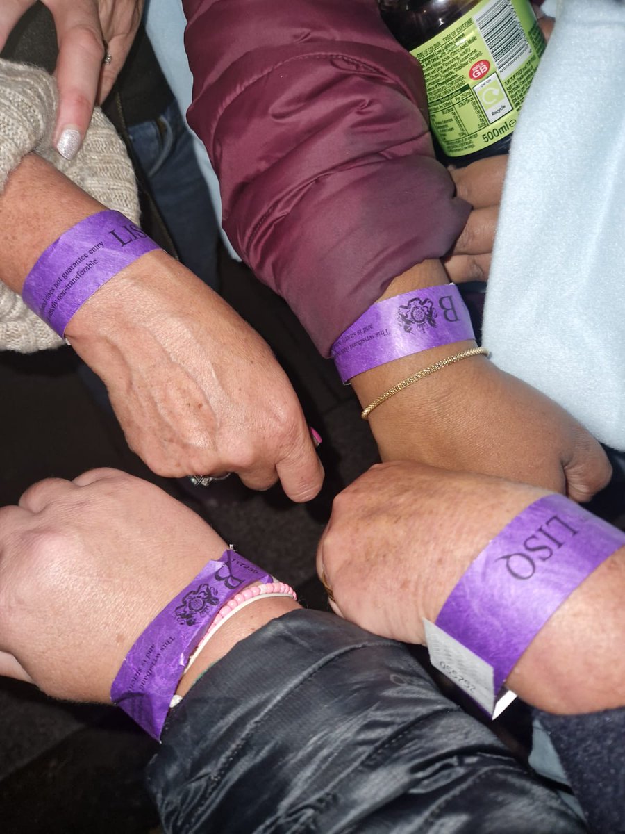 Roonruwa's tweet image. #QueueForTheQueen 
Just passed Tate modern at 6.40am after entering Southwark park at 11pm..#GodSaveTheQueue