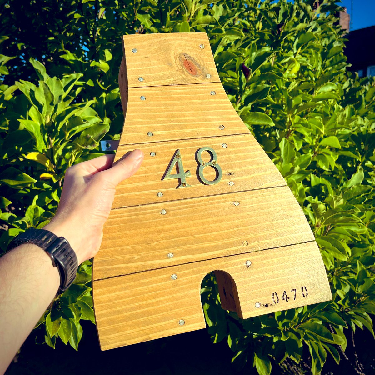 👍🏻Another happy customer with their #bottleoven / #kiln garden planter celebrating #stokeontrent’s #pottery heritage through #recycling. We can laser or fix brass numbers or even personalise your planter with messages and phrases. Browse our catalogue: thestoke2000.co.uk/product-catego…