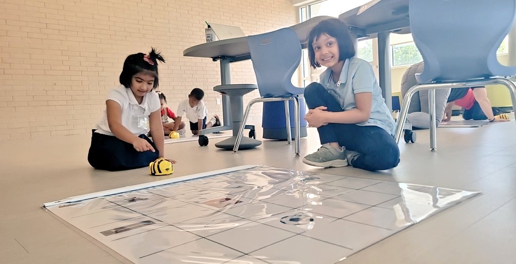 Th3MrsWilcox's tweet photo. Bee Bot Digital Lesson with @JamieNutt @LandryLonghorns #SteamAcademy #LandryLeadersAreAchievers #MrsWilcoxsLearningLab #cfbproud @Cockerhame https://t.co/DWrPGAqIWv