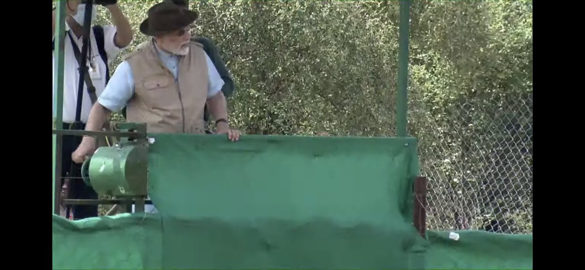 PNaveenTOI's tweet photo. #CheetahIsBack @PMOIndia releases cheetahs inside Kuno @JM_Scindia #cheethas https://t.co/fgeGh95doS