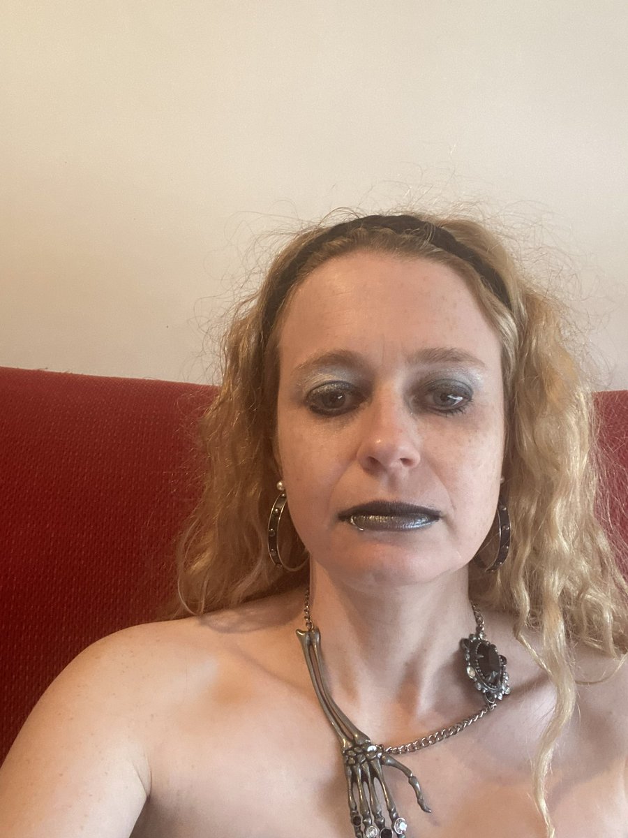 gilliansxgirl's tweet photo. #beserkwardrobechallenge2022day17 #monochrome #Liptember #womensmentalhealth #donatelinkbelow 🖤🤍🖤🤍🖤🤍 https://t.co/yEKpbBIRF2