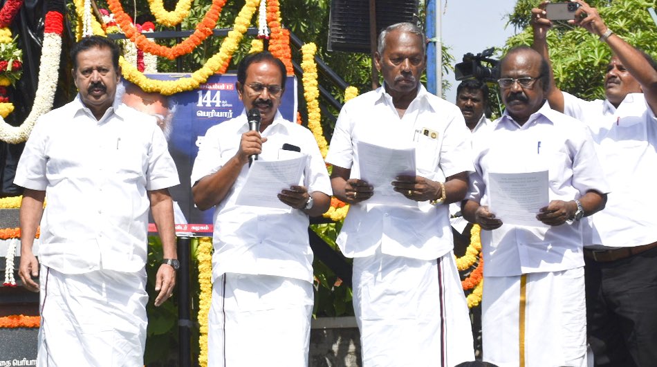 SalemRRajendran's tweet photo. மாண்புமிகு தமிழ்நா��ு முதலமைச்சர் திரு. @mkstalin அவர்களின் வழிகாட்டுதல்படி, 

#HBDPeriyar144 முன்னிட்டு சேலம் மத்திய மாவட்ட திமுக சார்பில் நடைபெற்ற #SocialJusticeDay  உறுதிமொழி ஏற்பு நிகழ்ச்சியில் கழக துணைப் பொதுச் செயலாளரும், தமிழ்நாடு உயர்கல்வி (1/2) https://t.co/554GQBN01s