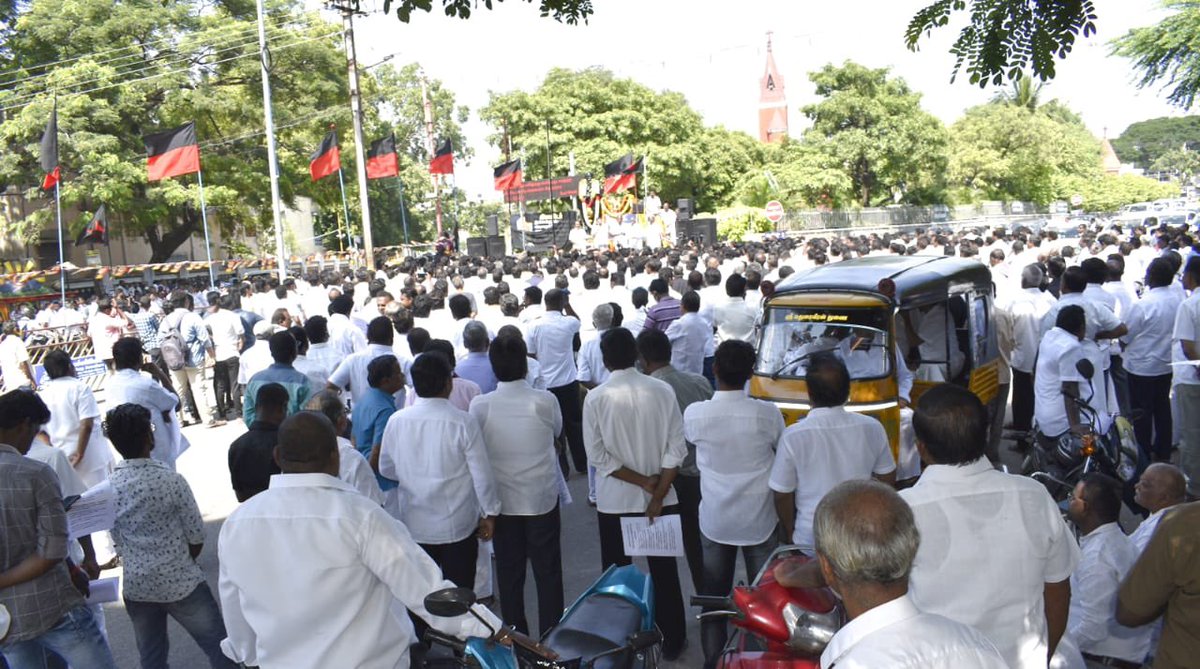 SalemRRajendran's tweet photo. துறை அமைச்சருமான முனைவர் @KPonmudiMLA அவர்கள் பங்கேற்று தந்தை பெரியார் சிலைக்கு மாலை அணிவித்து, #சமூகநீதிநாள் உறுதிமொழி ஏற்றுக் க���ண்ட நிகழ்ச்சியில் கலந்து கொண்ட போது(2/2) https://t.co/YuDrAe3e8b