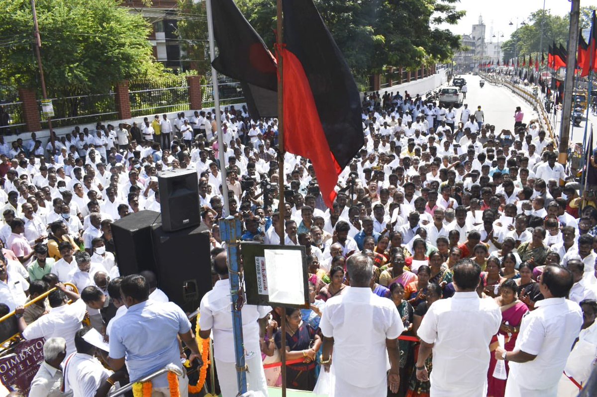 SalemRRajendran's tweet photo. துறை அமைச்சருமான முனைவர் @KPonmudiMLA அவர்கள் பங்கேற்று தந்தை பெரியார் சிலைக்கு மாலை அணிவித்து, #சமூகநீதிநாள் உறுதிமொழி ஏற்றுக் க���ண்ட நிகழ்ச்சியில் கலந்து கொண்ட போது(2/2) https://t.co/YuDrAe3e8b