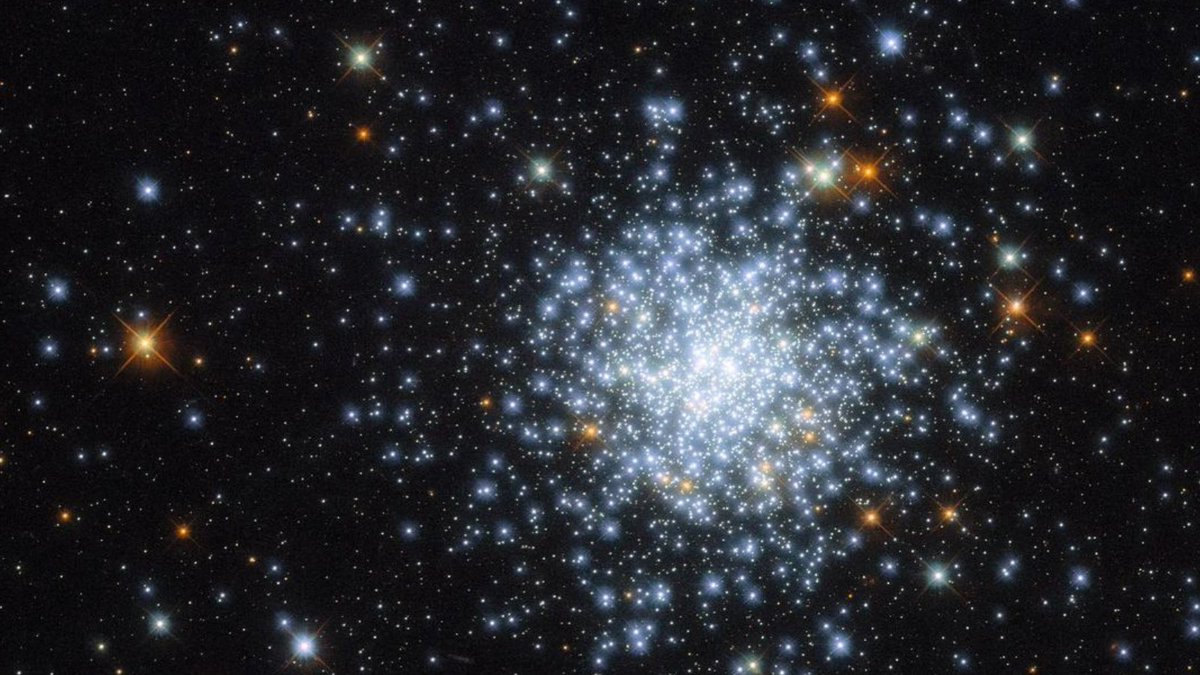 sen's tweet photo. This is an open #cluster, known as #NGC2164, within the #satellite #galaxy - it's considered a #SatelliteGalaxy because it's gravitationally attached to the #MilkyWay - it's even predicted they will collide in 2.4 billion years ✨🌌! (📸:@esa) #LearningAboutSpace #starstuff https://t.co/eQTH0w1N0y