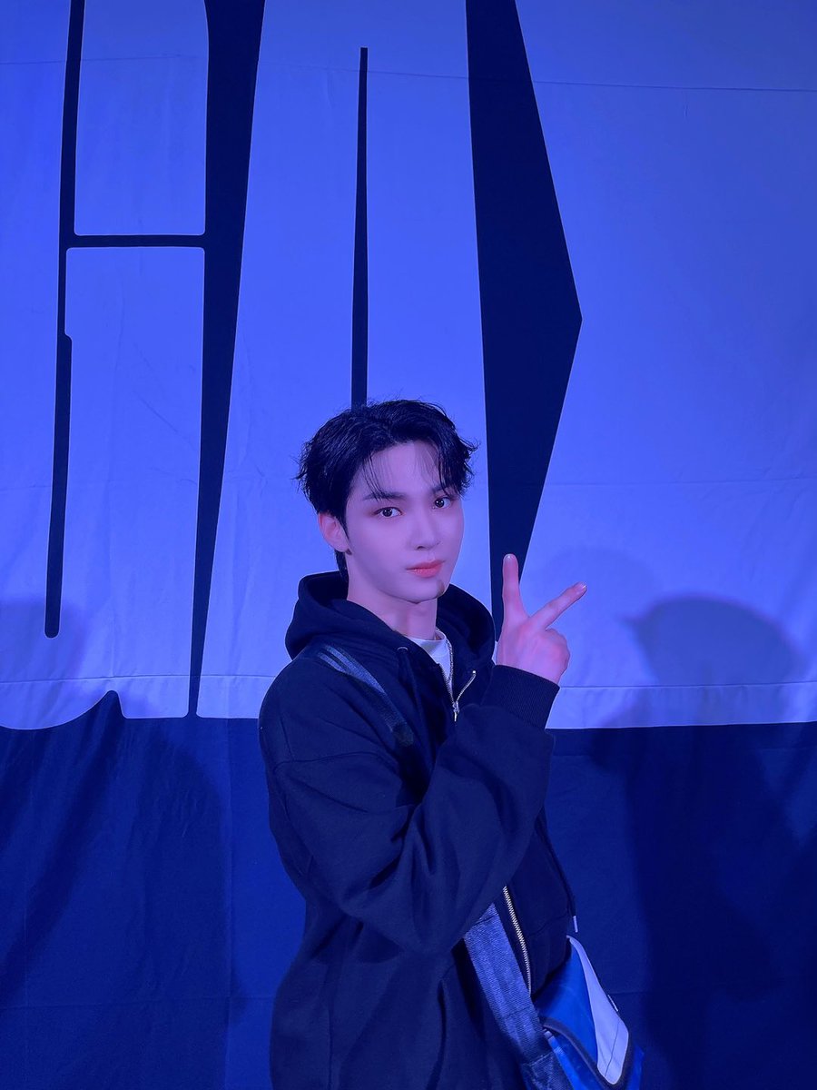 OmegaX_official's tweet photo. [📸] 

멕시코 현장에서 날라온✈️
Photo By. Kwang

#OMEGA_X #오메가엑스
#CONNECT #Dont_give_up https://t.co/CbYBrYRvft