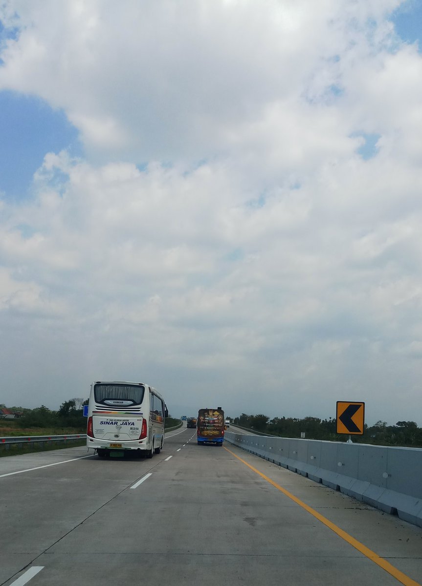 Sumantoa1's tweet photo. @RadioElshinta . Toll Pejagaan  arah Pemalang lancar , cuaca cerah https://t.co/xSILlS9tg1