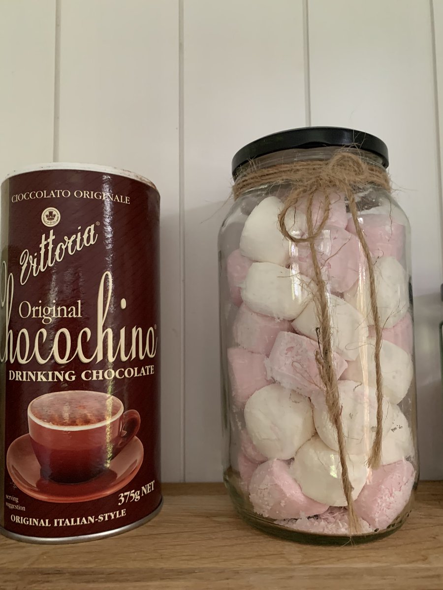AndreaRowe_au's tweet photo. From now on all writers festival riders will demand a tiny house, hot chocolate marshmallows & 3 fresian cows at my doorstep. π #FishyStories #FishCreekChildrensLiteratureDay have nailed it! @TheCBCA @HardieGrant #writingnook #festivallife https://t.co/er5Qki264a