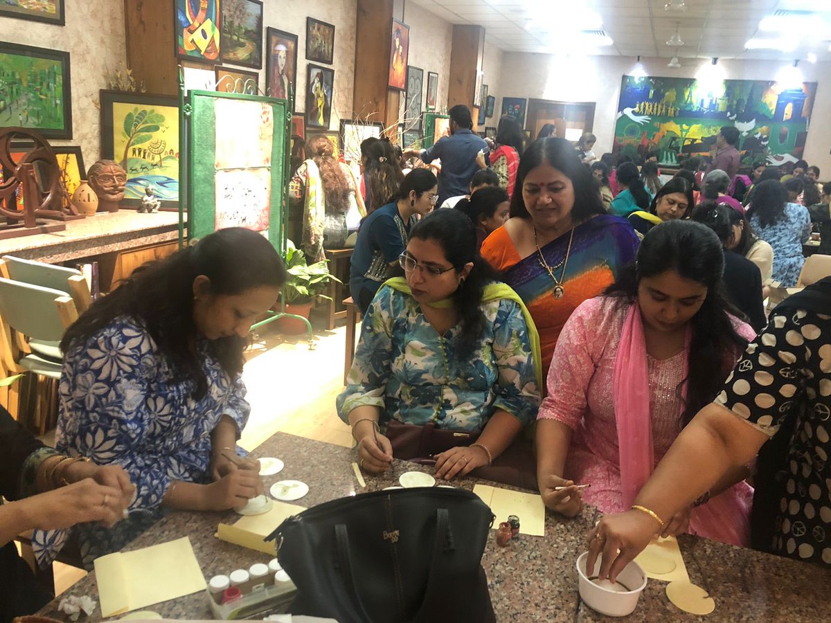 Springdales PUSA conducts a fun activity for teachers on art integration.