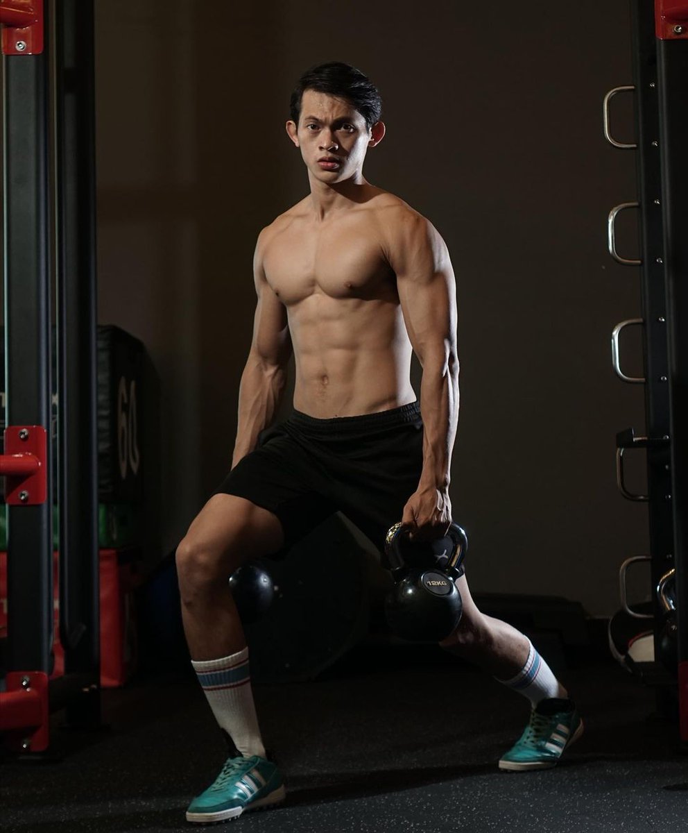 Irfan Sebastianz shirtless gym pose. #selebwatch