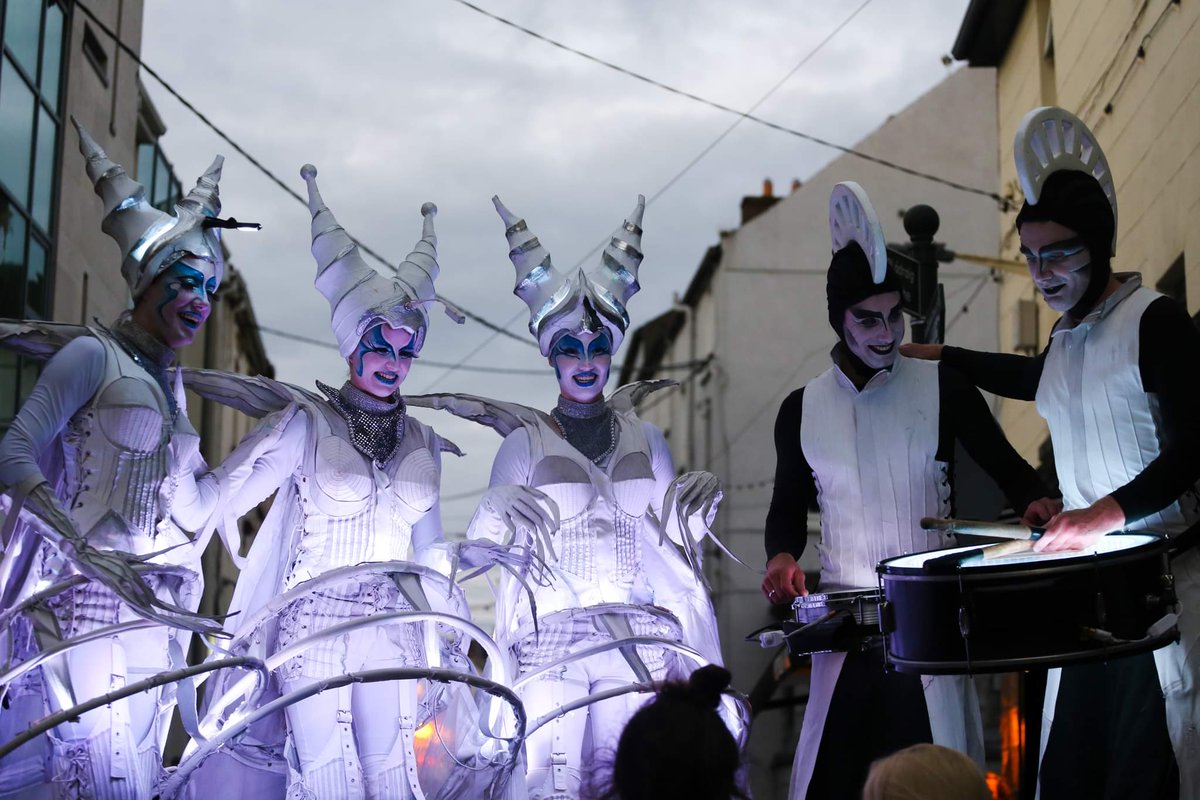 Cashelartsfest's tweet photo. Thanks to Siobhán Walsh who sent these photos of @CloseAct White Wings who performed as part of the festival parade. Catch them at 1pm and 3pm today around town again if you missed them last night. In association with @cocsolicitors https://t.co/qIvmvZbpXm